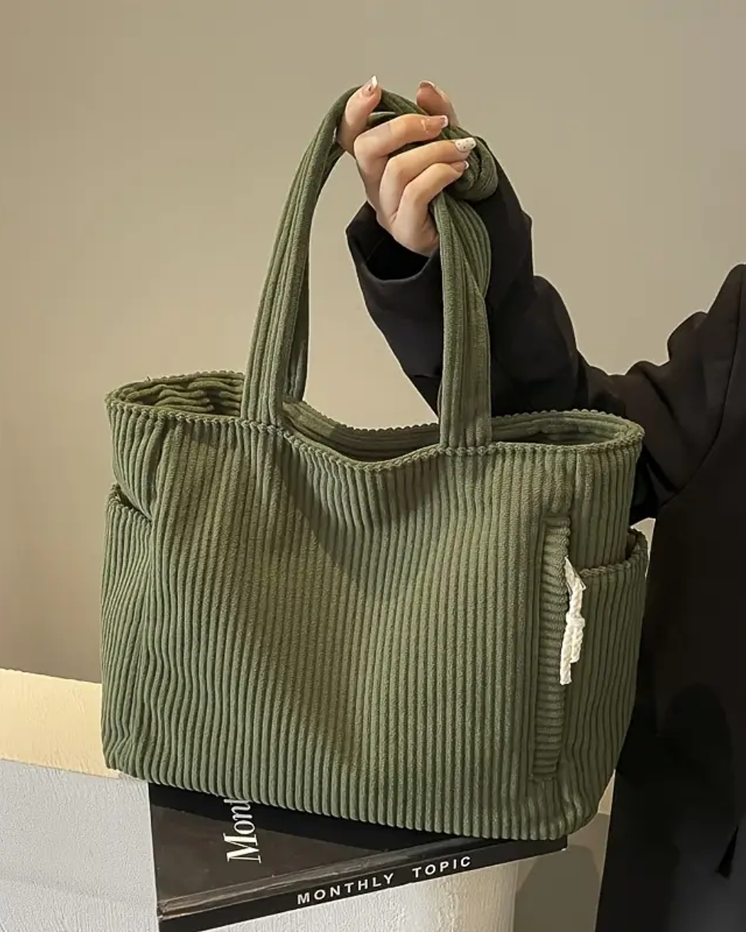 Tilda – Bolsa de mano acanalada con detalle de cordón**