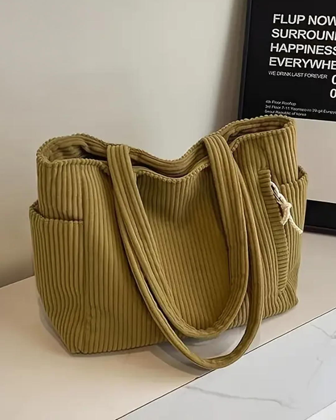 Tilda – Bolsa de mano acanalada con detalle de cordón**