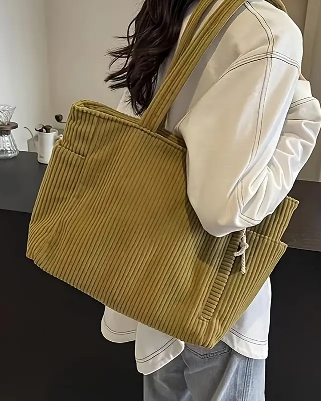 Tilda – Bolsa de mano acanalada con detalle de cordón**